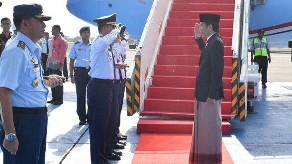 Sarung Jokowi Masih Jadi Obrolan Hangat Netizen