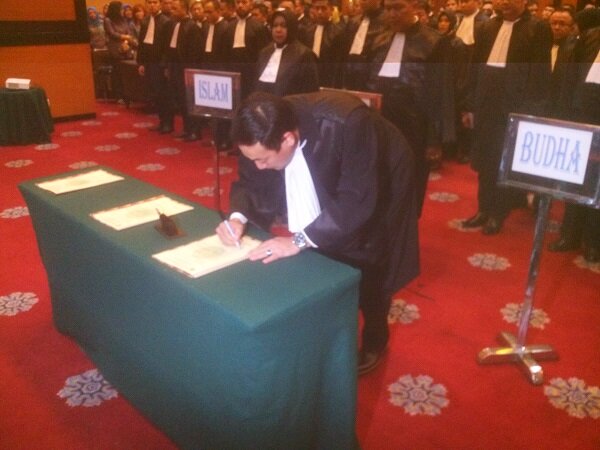 Ketua Pengadilan Tinggi Sumatera Selatan Lantik 113 Advokad