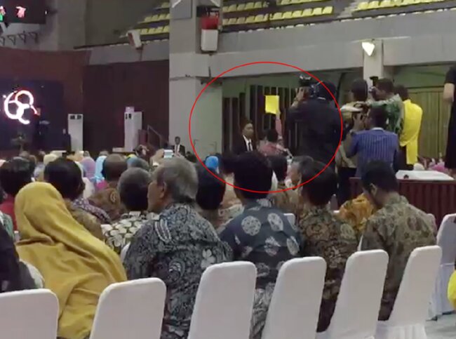UI akan Panggil Ketua BEM yang Acungkan Kartu Kuning ke Jokowi